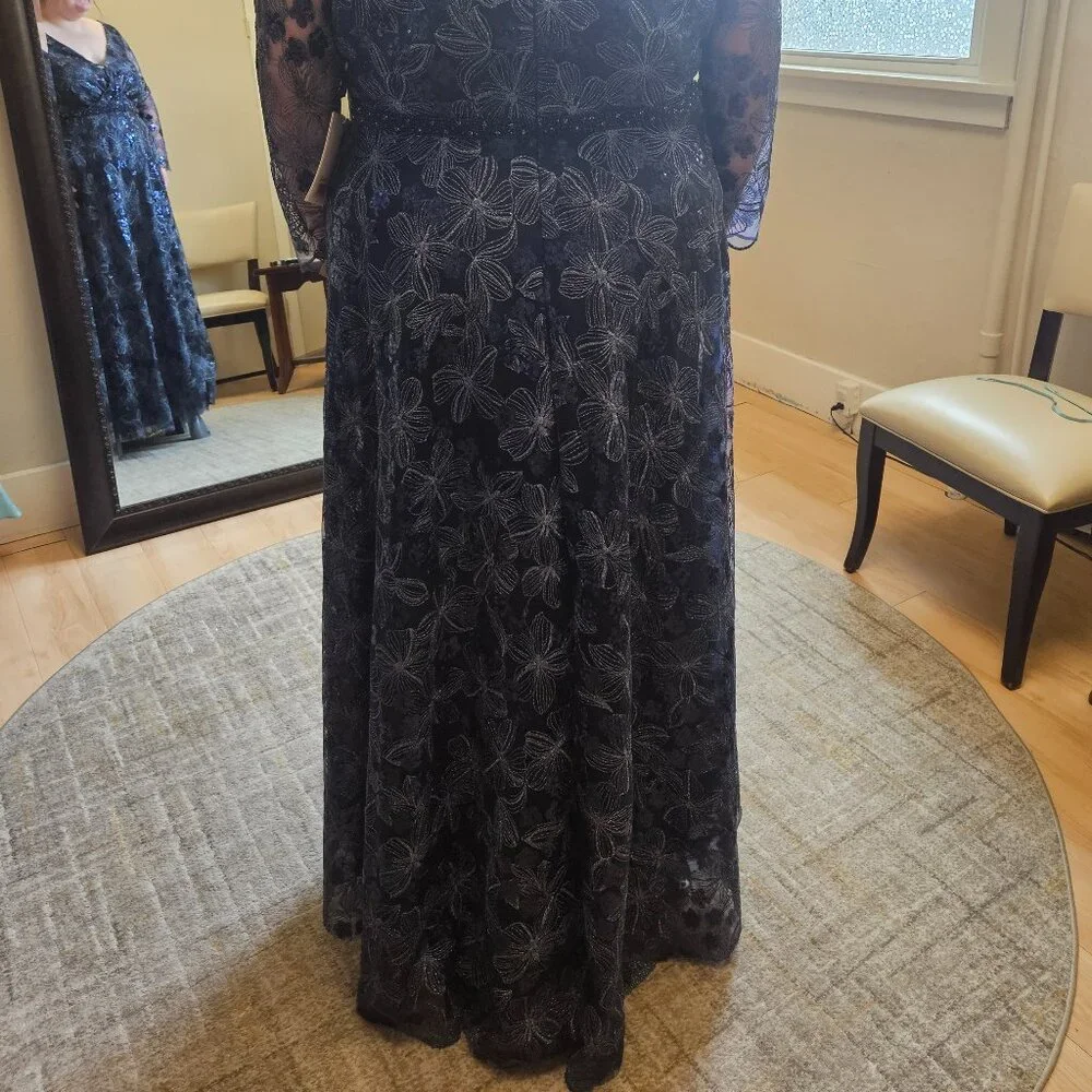 Size 24W navy blue long sleeve evening gown w/ silver metallic flowers Mac Dugga - Picture 6 of 17
